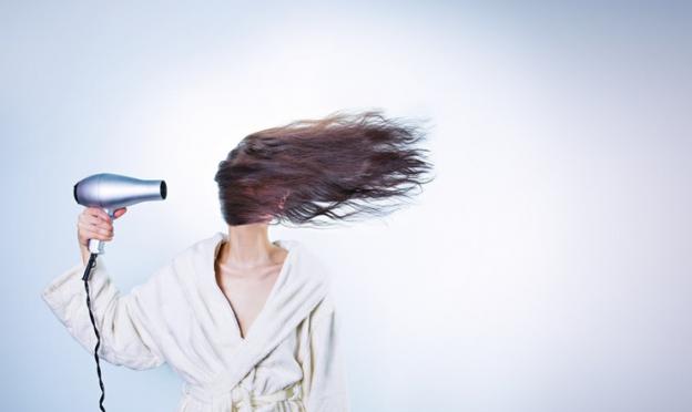 10 советов, как правильно сделать укладку волос дома