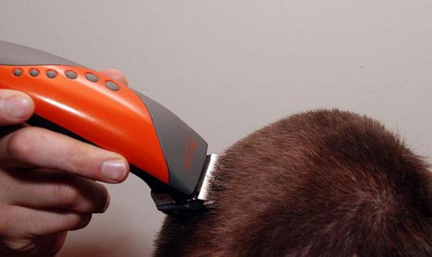 How to cut a man's hair with a clipper: options and step-by-step instructions